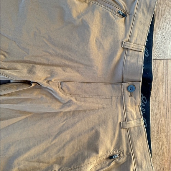 Eddie Bauer Nylon Zipper Pocket Flat Front Short / 35 - Picture 11 of 11